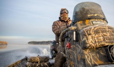 CPO 的车辆充当移动办公室，可以获取许可证信息和其他记录。