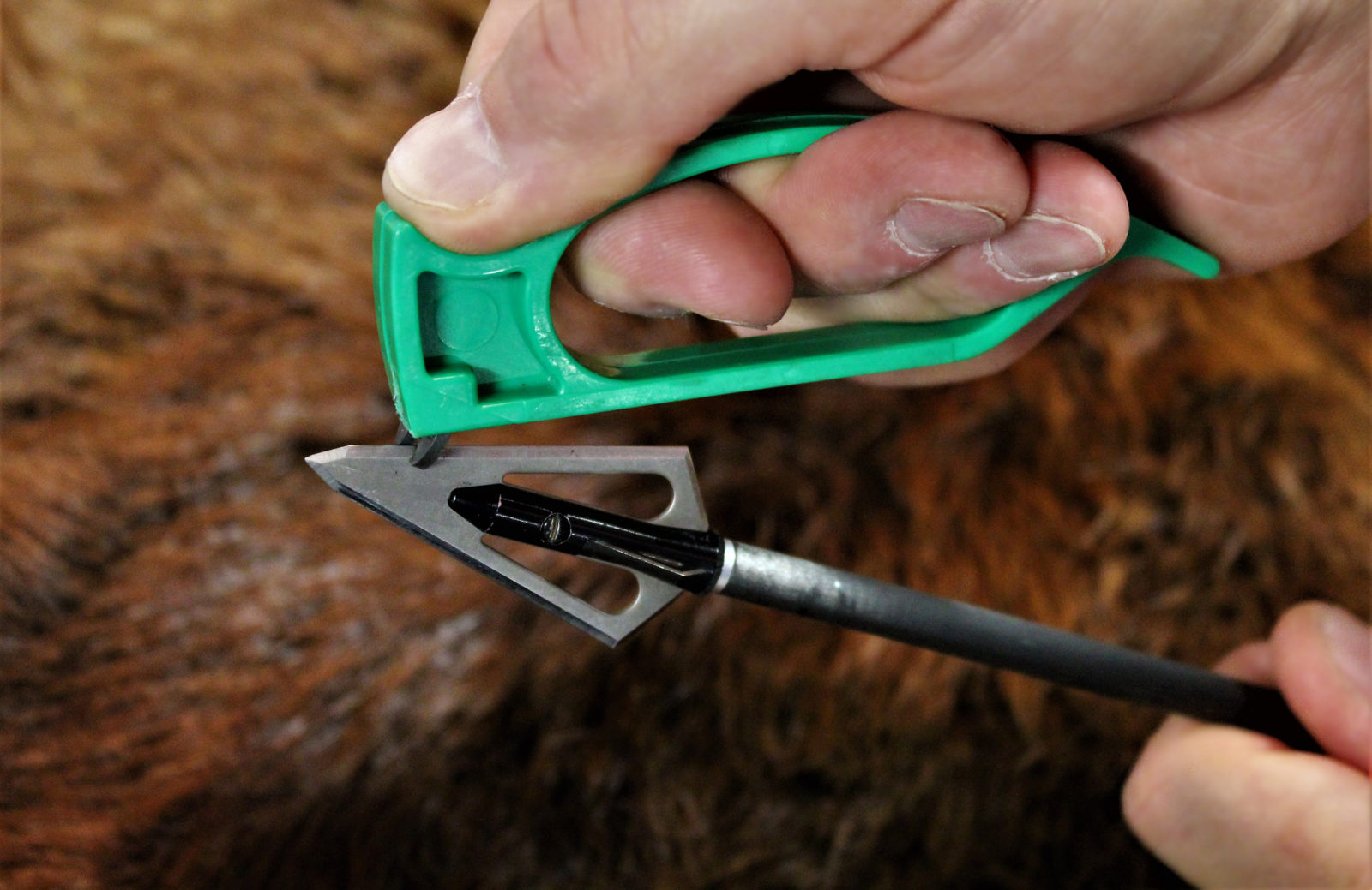 正在磨尖的箭头图像