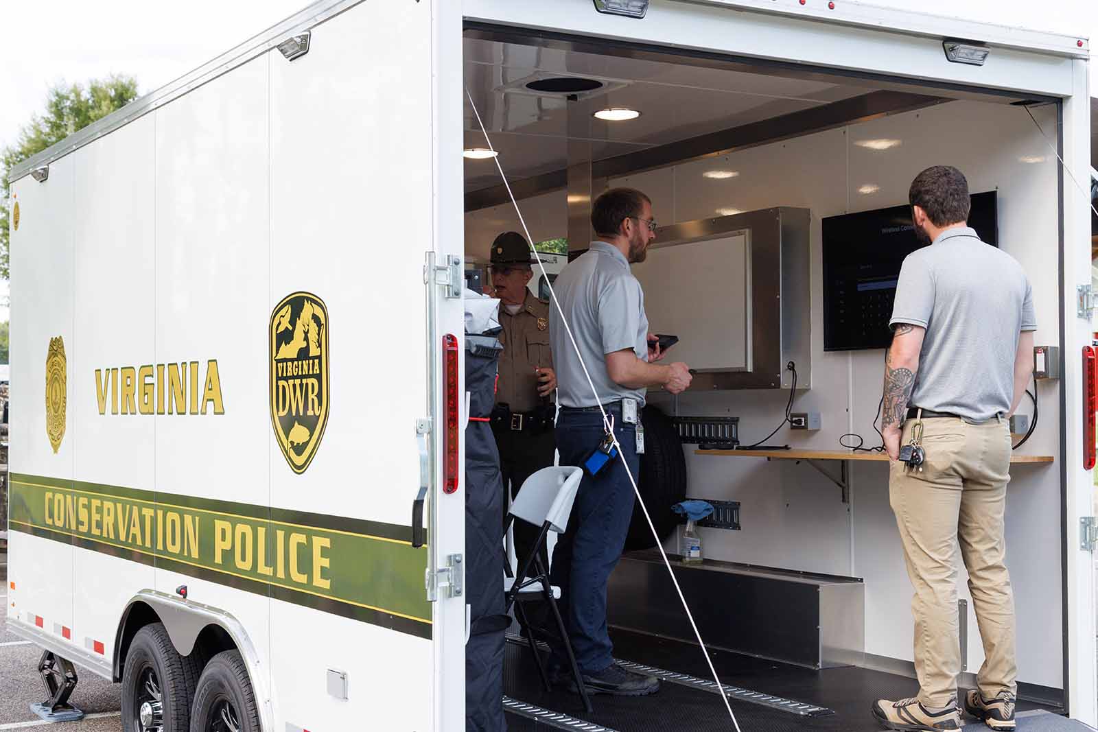 两辆指挥车投入使用