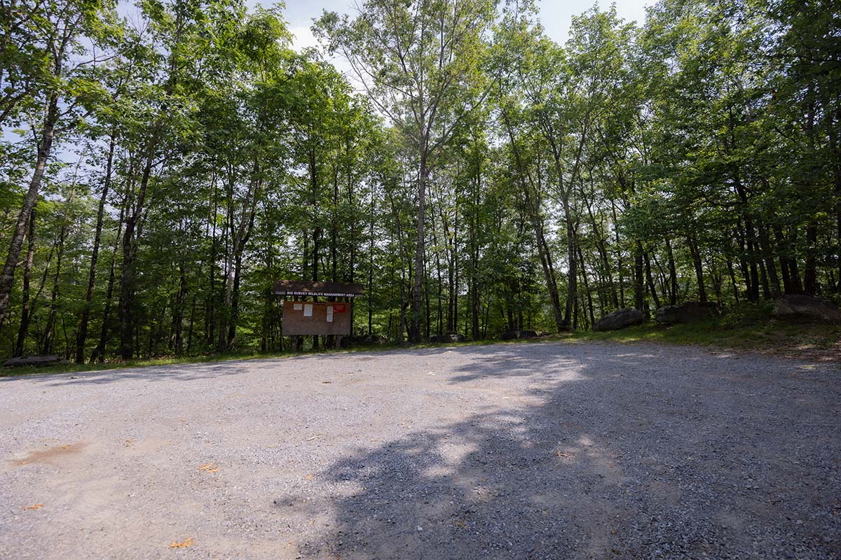 Big Survey WMA 有一个碎石停车场