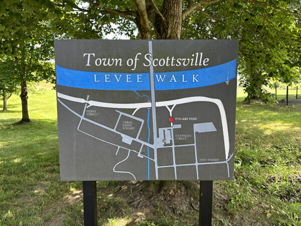 沿着堤坝步道可以欣赏到詹姆斯河的景色，整个夏天都有燕子在河面上掠过。照片来源：Lisa Mease