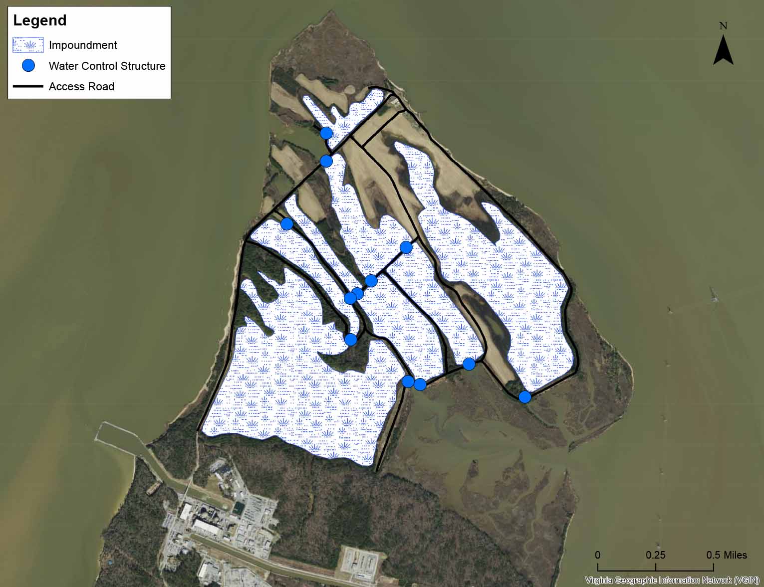 猪岛地图,周边有通道,内部有湿地蓄水池,通过几个水控制结构进行管理,这些结构连接到岛屿周围的较大水域
